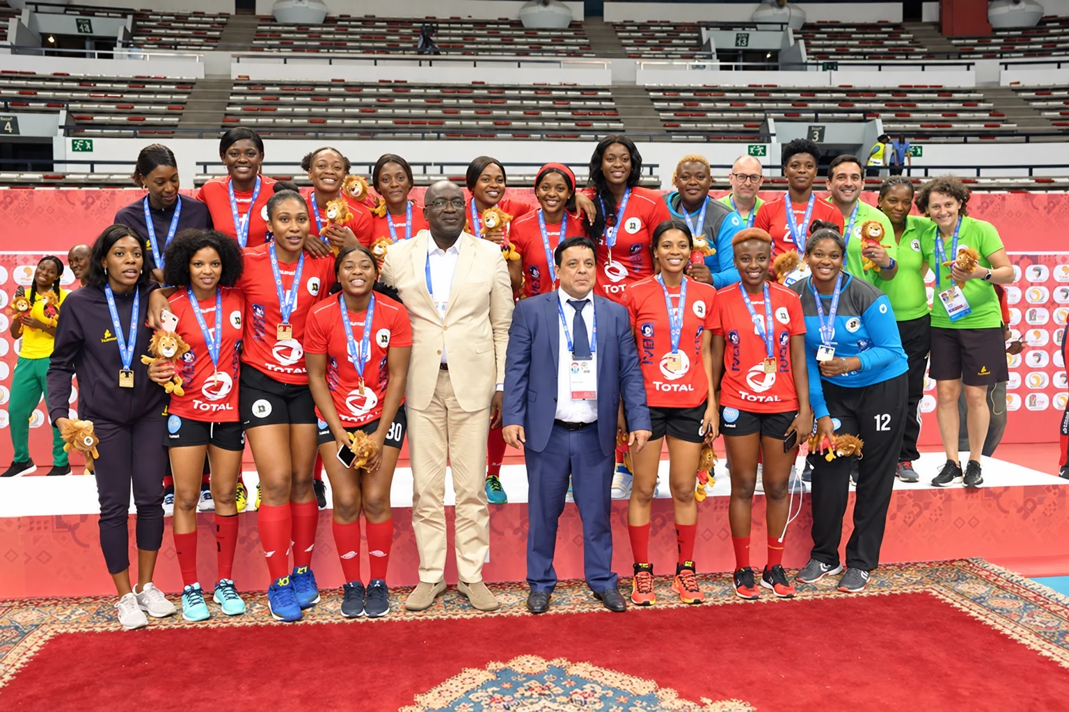 Selecção feminina angolana de andebol celebra as medalhas nos Jogos Africanos de Rabat 2019